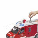 Camión de Bomberos Mercedes Benz Sprinter con Bomba de Agua, Luz y Sonido Bruder 2680
